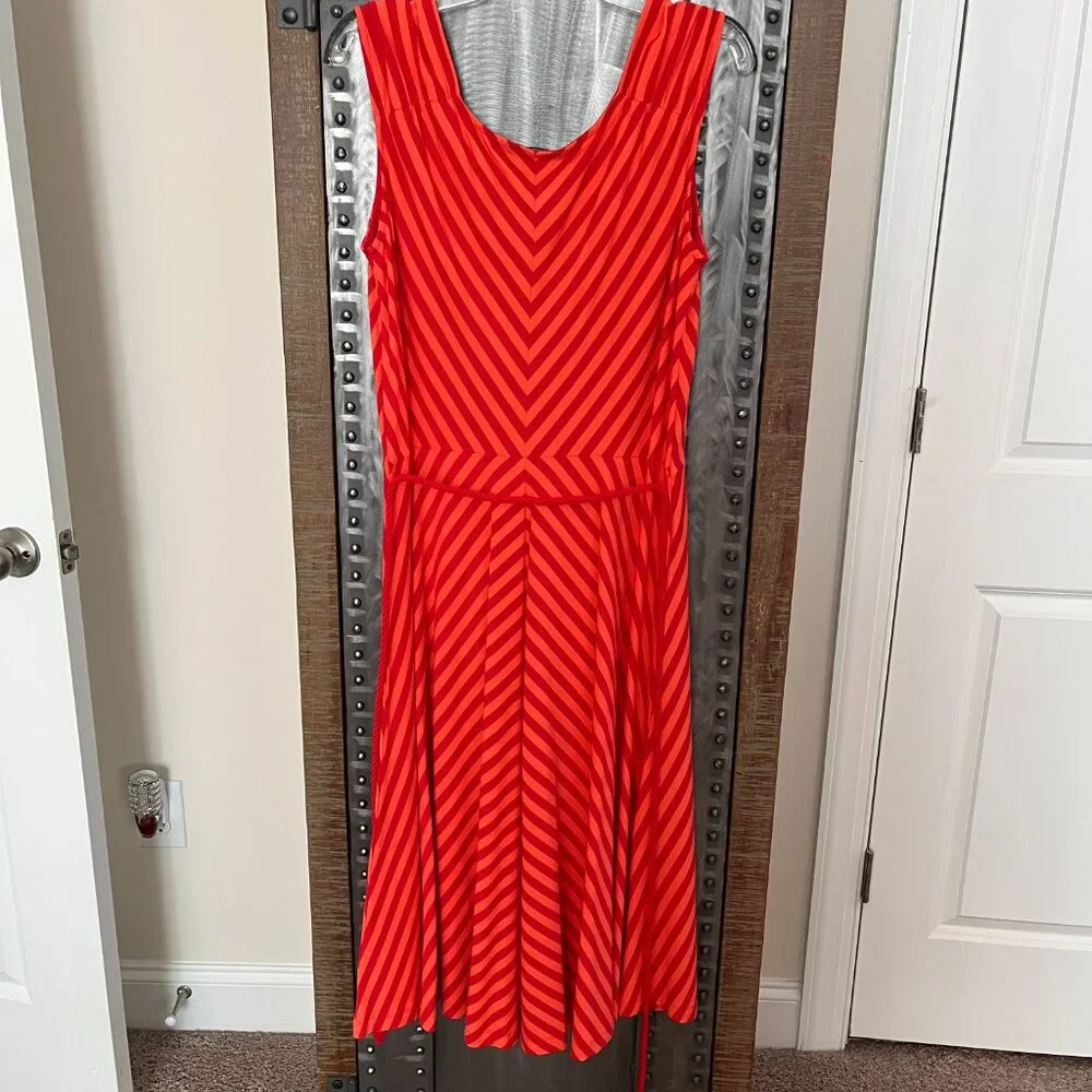 NWOT Lands' End Coral Bliss Chevron Stripe V-Neck Shirred Shoulder Dress - Picture 10 of 13